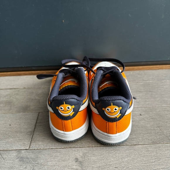 KidsNike Air Force 1 Low SE ‘Clownfish’ Orange Blue White FJ4657-800 Toddler 13c - Picture 3 of 7